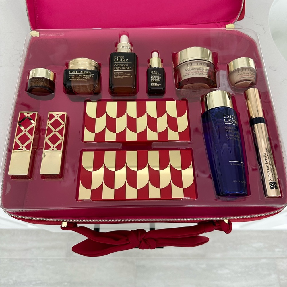 NEW!!! Estée Lauder Holiday Blockbuster Beauty Gift Set! ($600+ value)